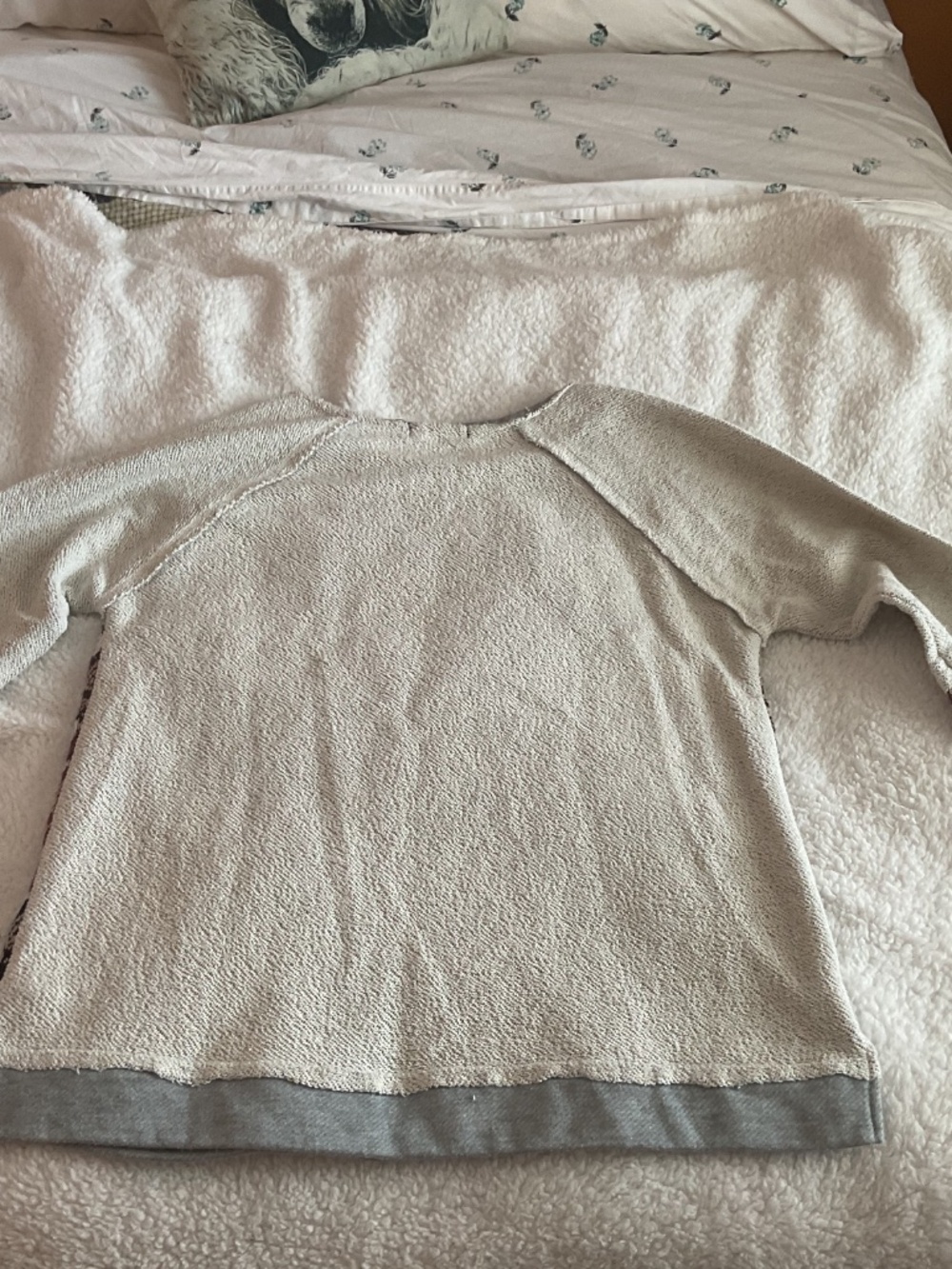 Sweaters - Picture 2 of 4